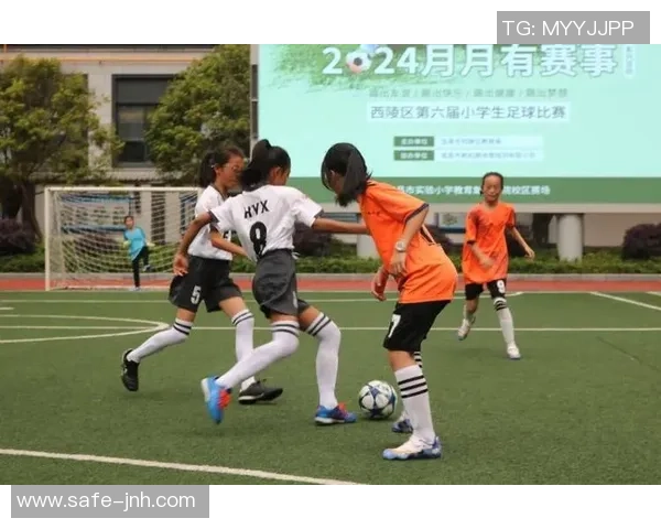 小学足球放松活动促进学生身心健康与团队合作精神的探索与实践